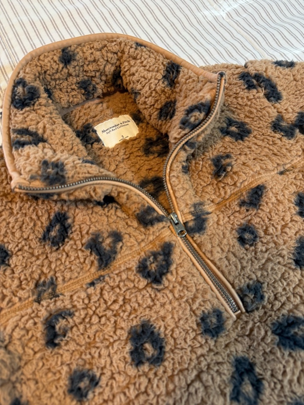 Abercrombie & Fitch Soft Leopard Print Sherpa Half Zip Pullover Jacket - Picture 9 of 12